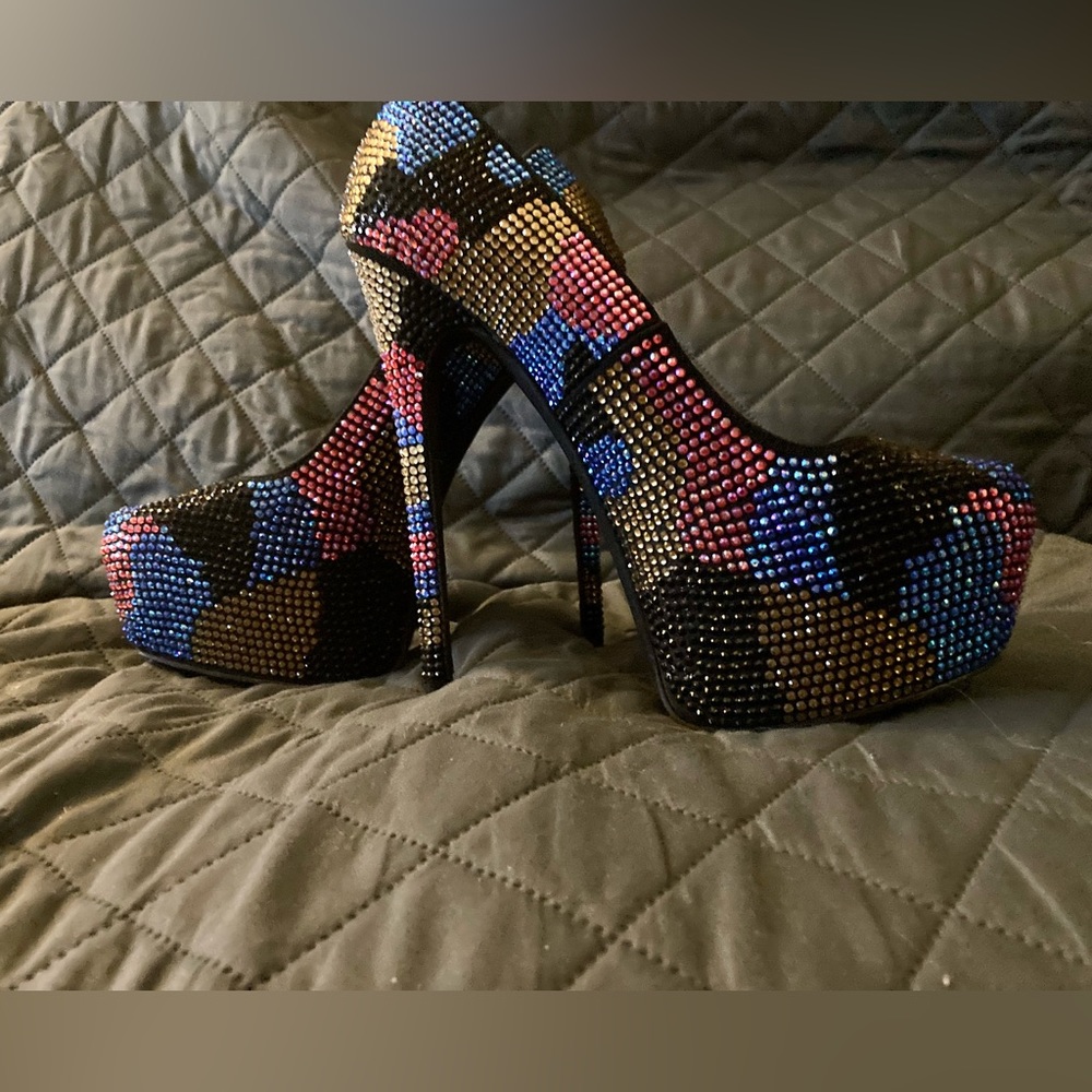 Platform Heels - Picture 2 of 4